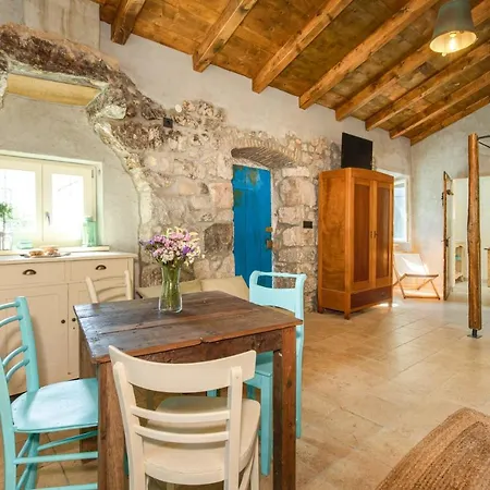 Eco House Picik בית נופש Pinezići